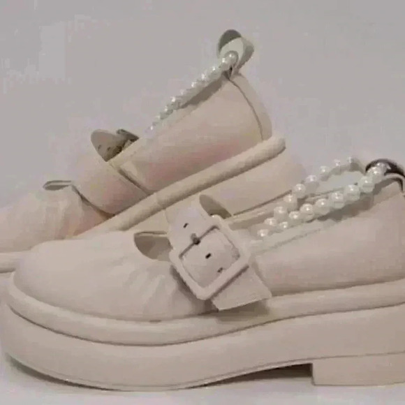 👑👑Charles & Keith Women's Chalk Nola Beaded Strap Platform Ivory Size 6.5 - Picture 3 of 16